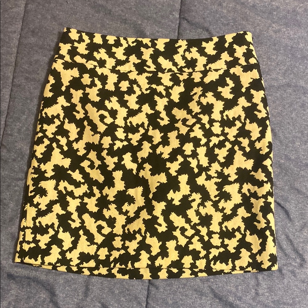 Black and White Mini Pencil Skirt for Night Out
